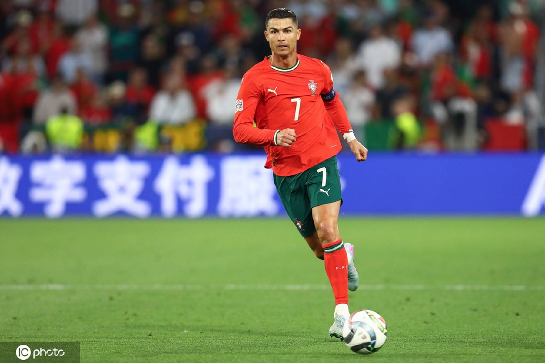 乐动体育官网-葡萄牙欧洲杯连胜到八强,c罗夺得金球奖了吗